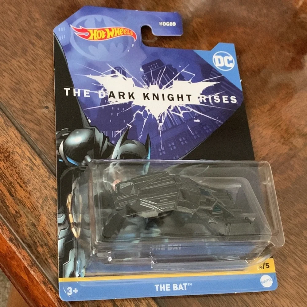Hot Wheels Dark Knight Rises Flying Bat Car DC Comic Batman Plane New Hotwheels